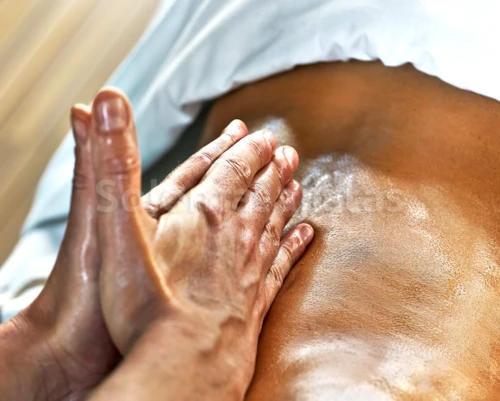 Chico quiromasajista, linfoterapeuta, reflexólogo